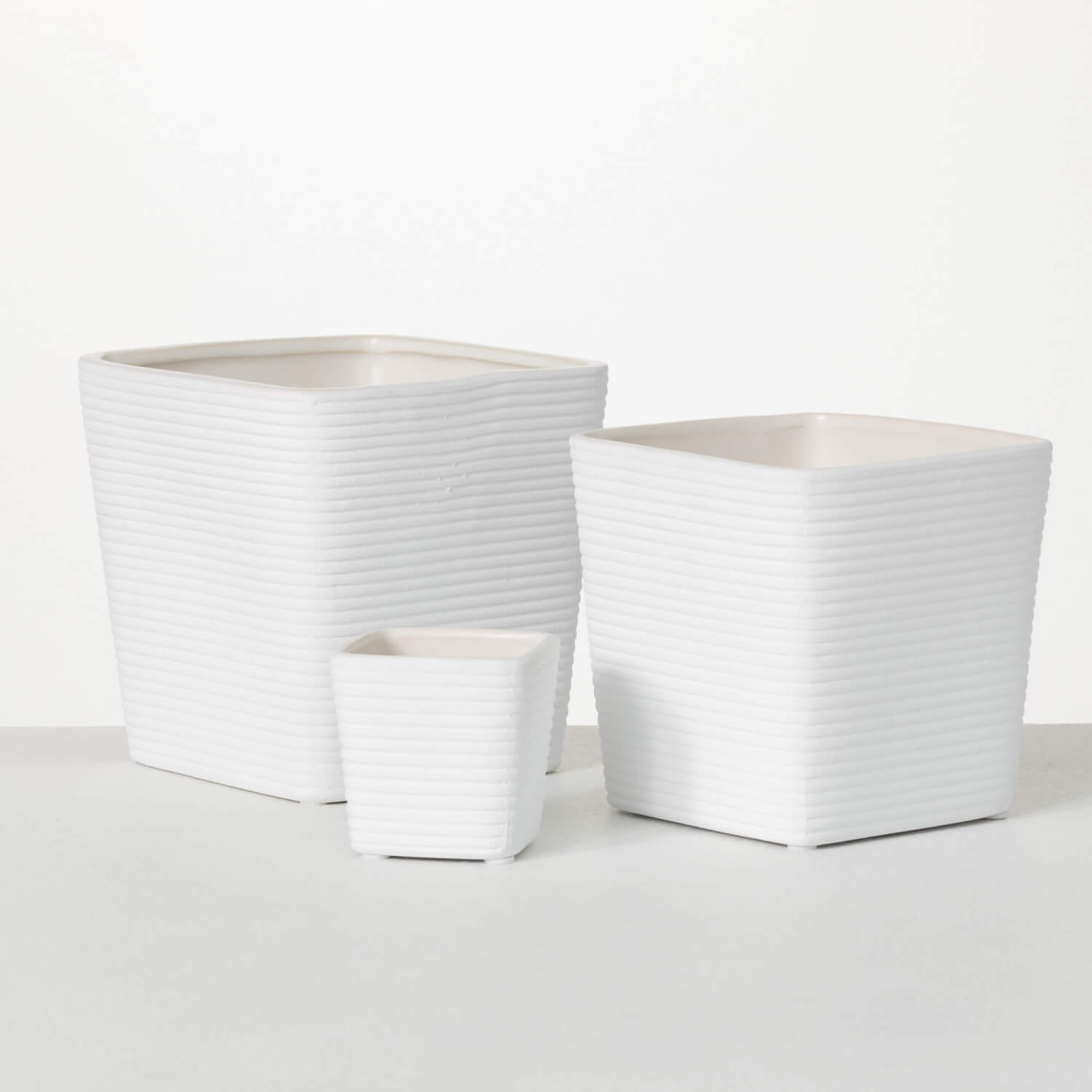 RIBBED WHITE SQUARE PLANTERS