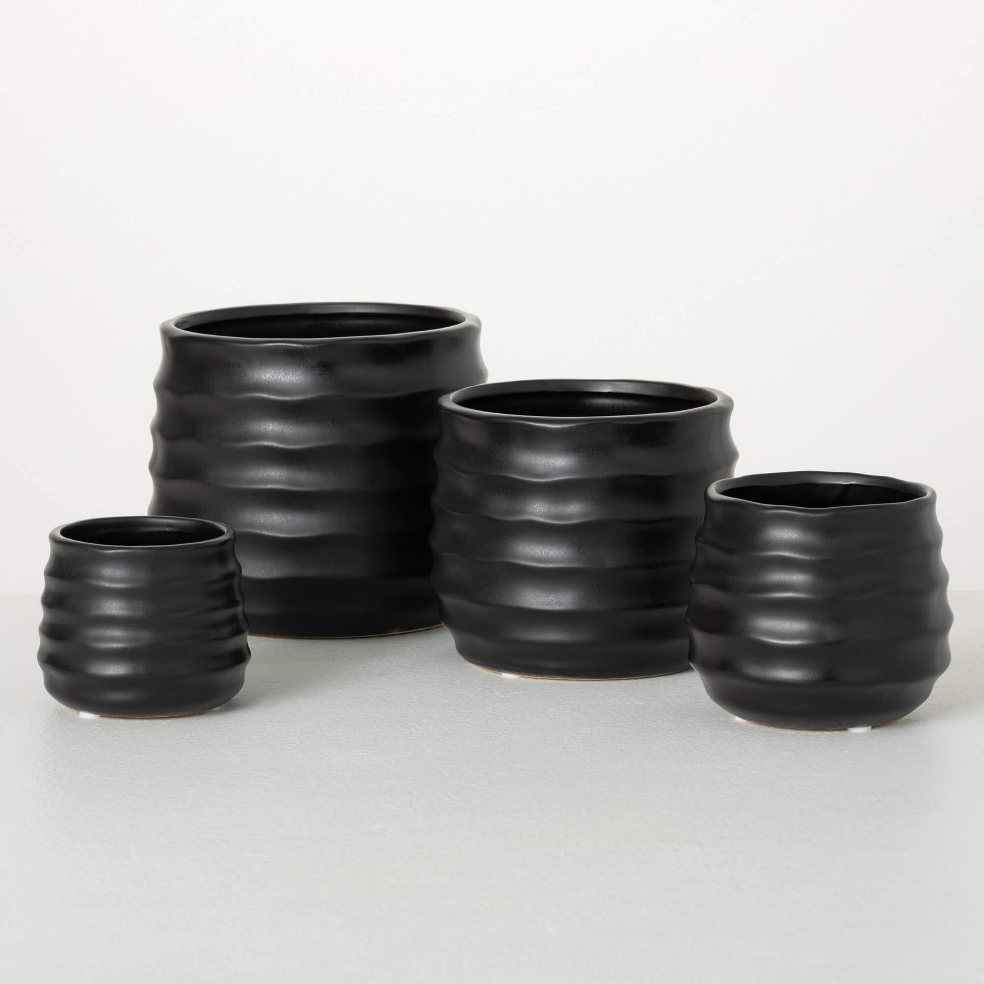 EBONY RIBBED ROUND POTS