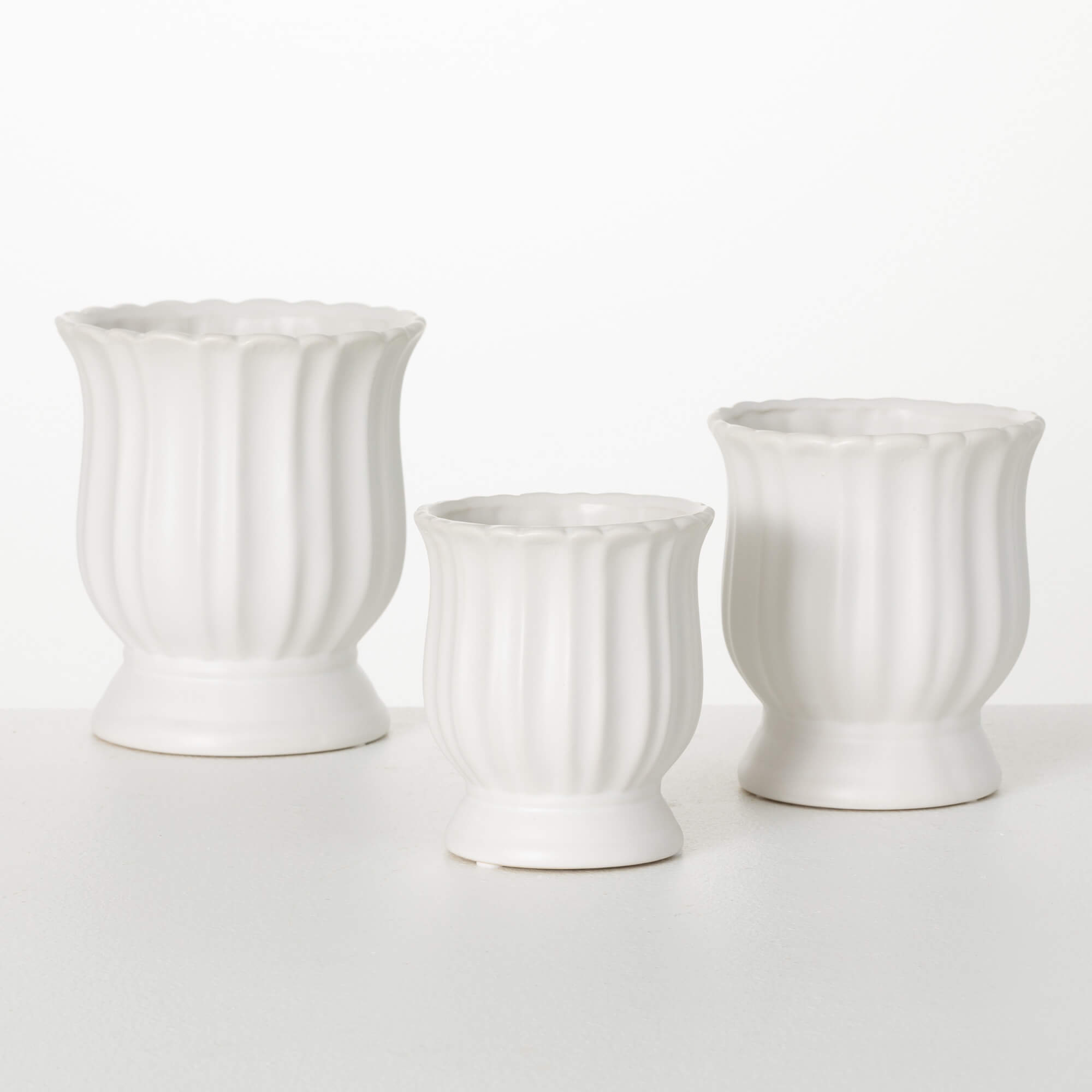 MATTE WHITE SCALLOPED PLANTER