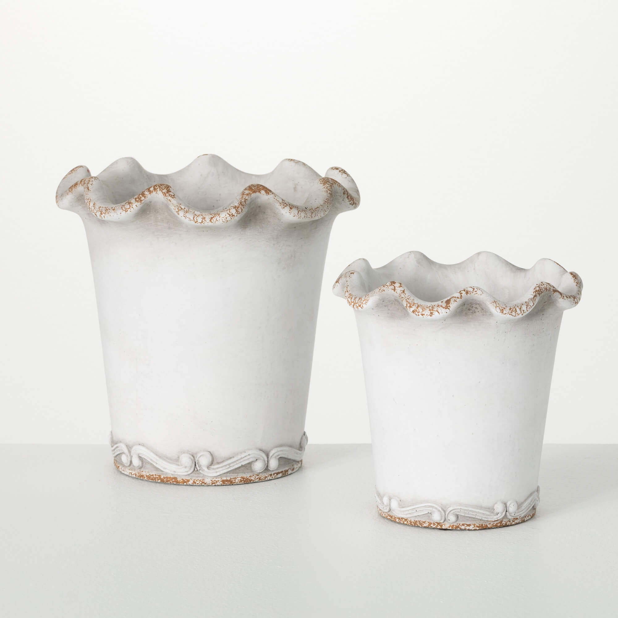 WHITE SCALLOPED EDGE POT SET 2