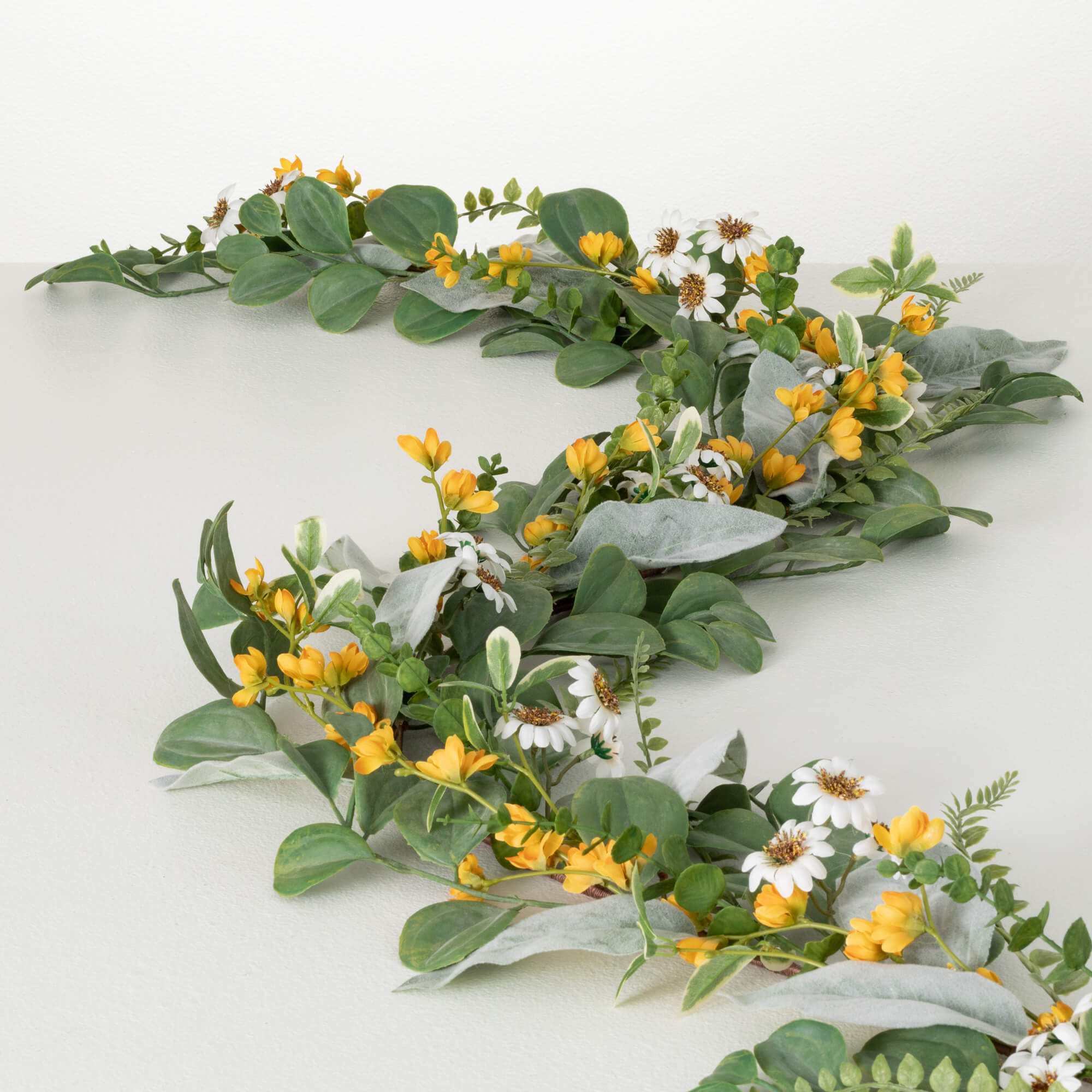 DAISY MARIGOLD BLOOMS GARLAND