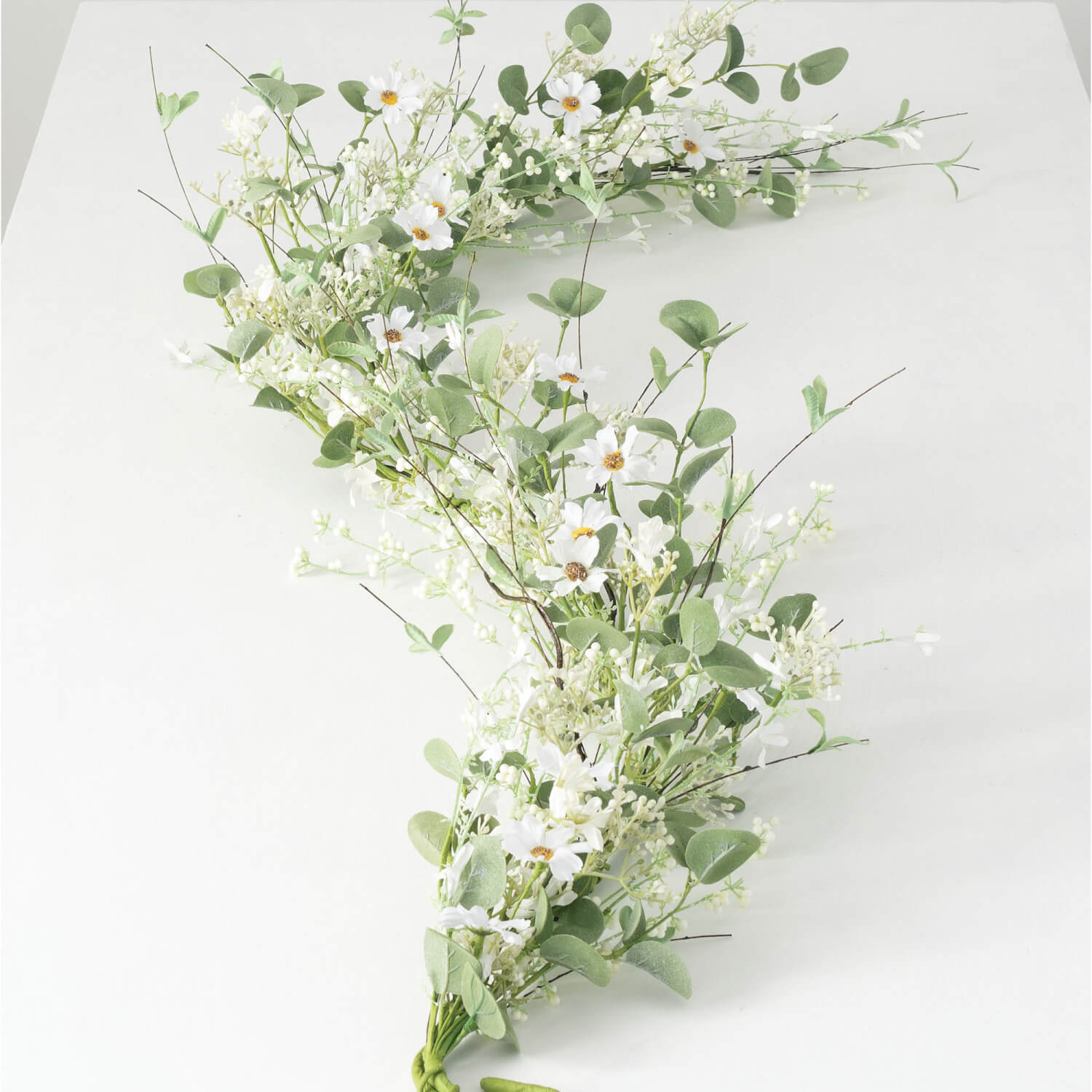 DAISY EUCALYPTUS GARLAND