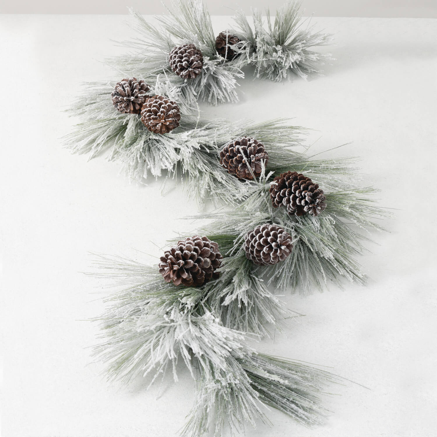 FLOCKED LONG NEEDLE GARLAND