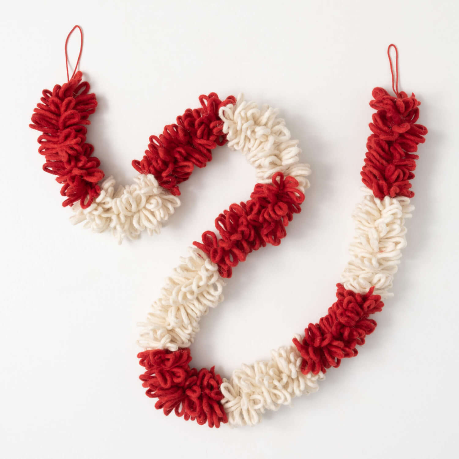 POM POM FESTIVE FABRIC GARLAND