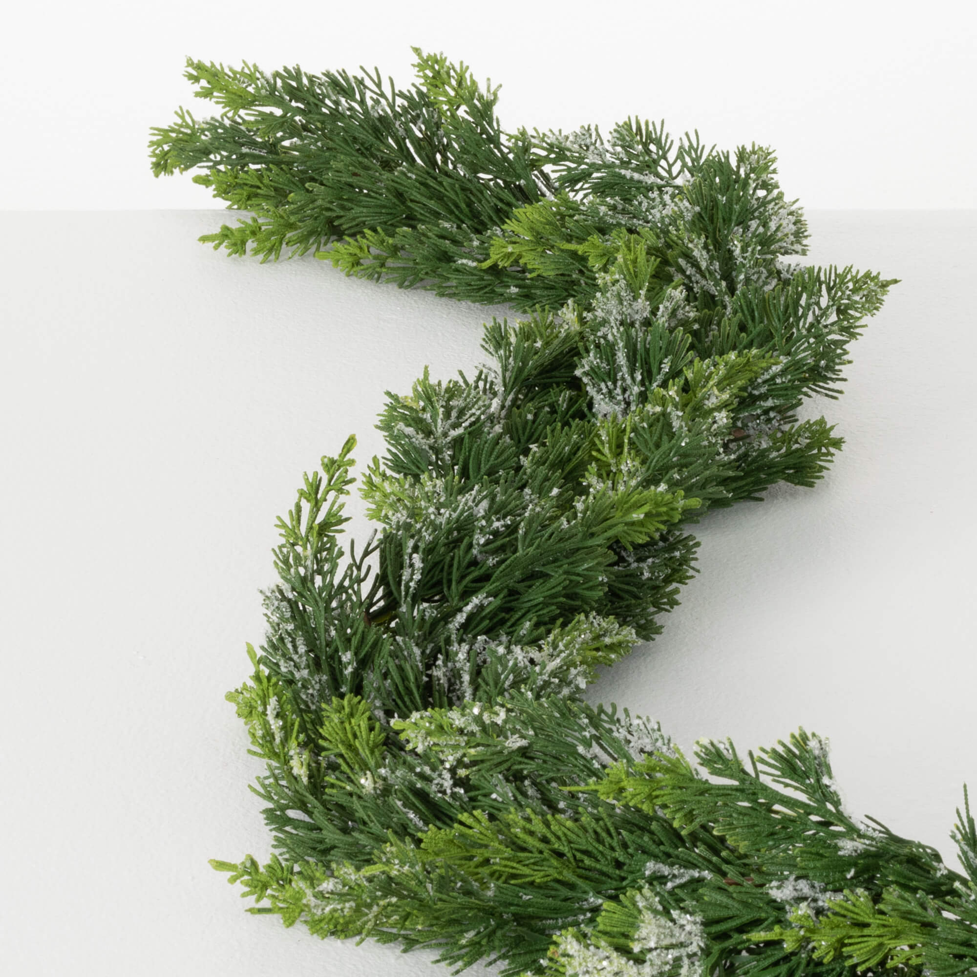 FROSTED GREEN CEDAR GARLAND