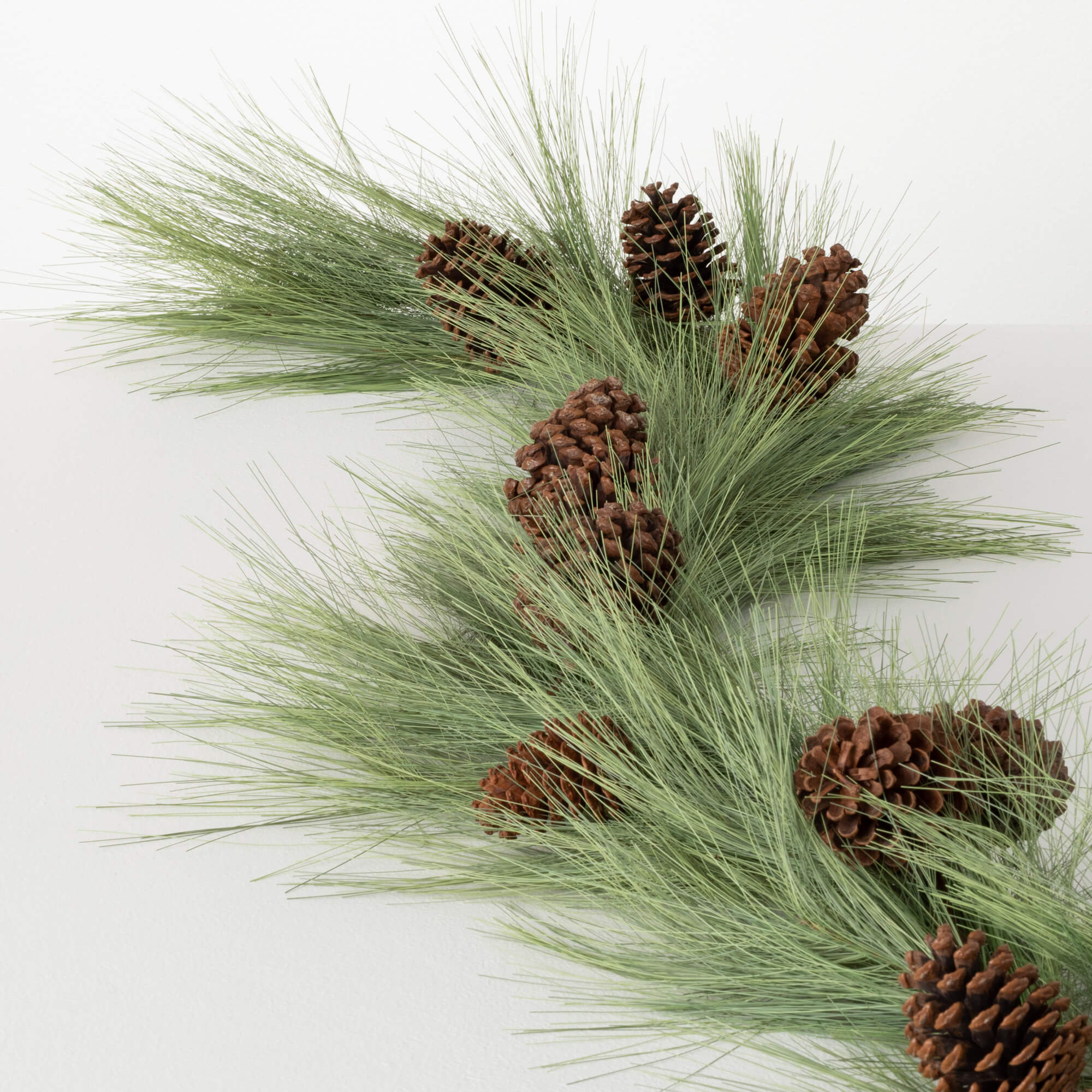 LIGHT LONG PINE & CONE GARLAND