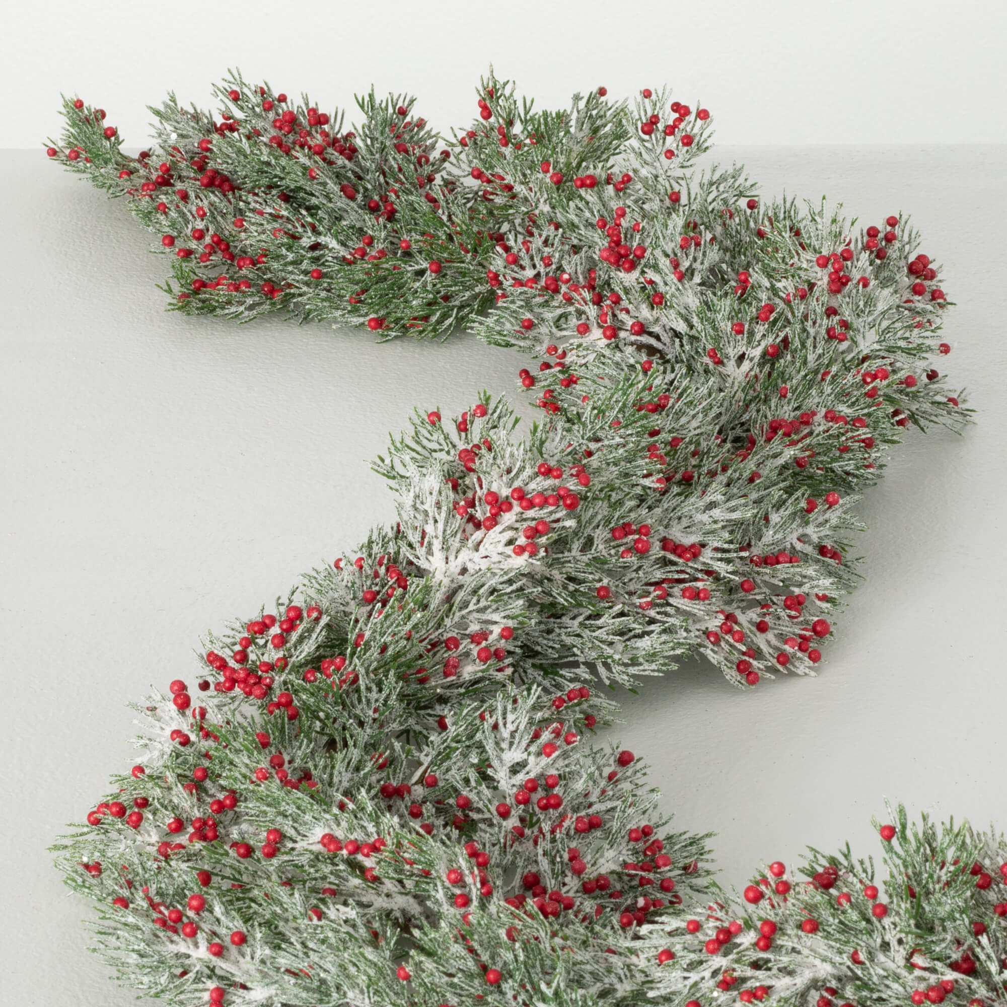 CEDAR RED BERRY GARLAND