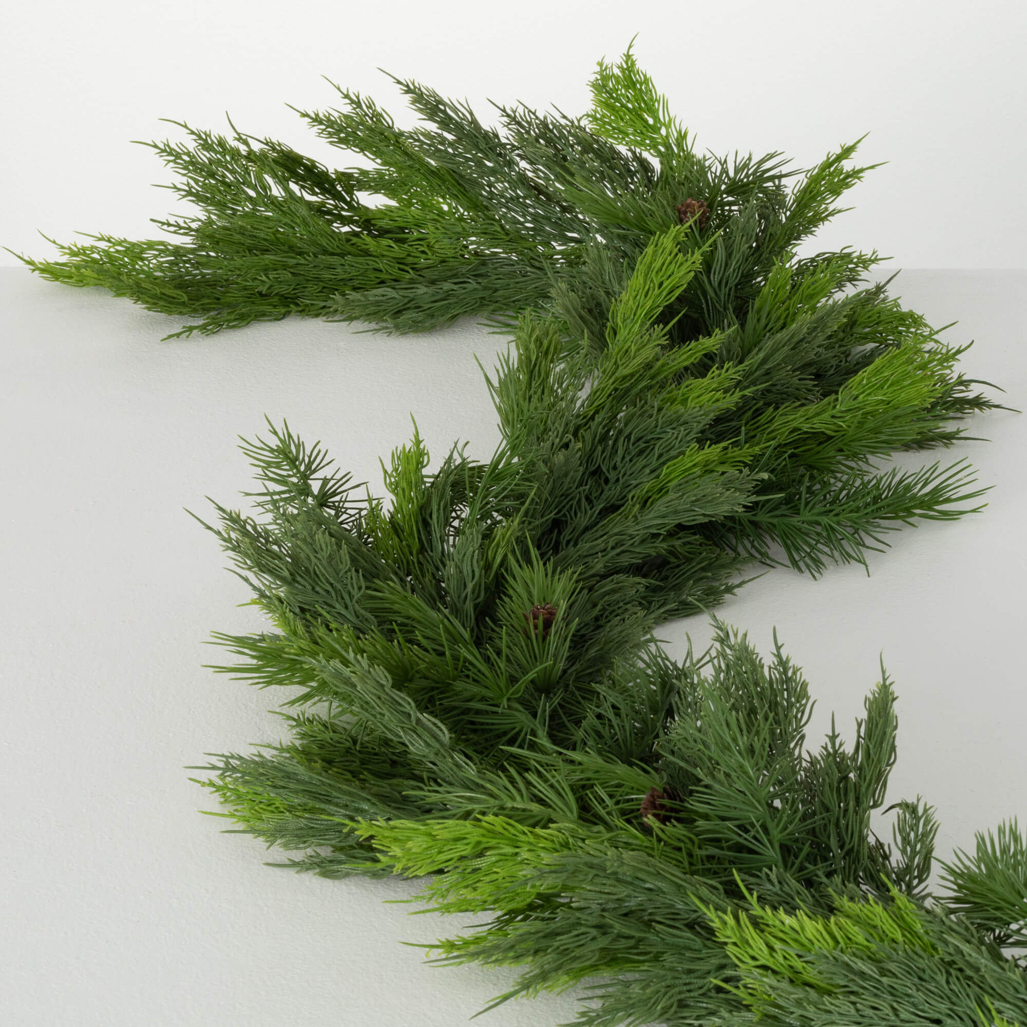 LUSH GREEN CEDAR GARLAND