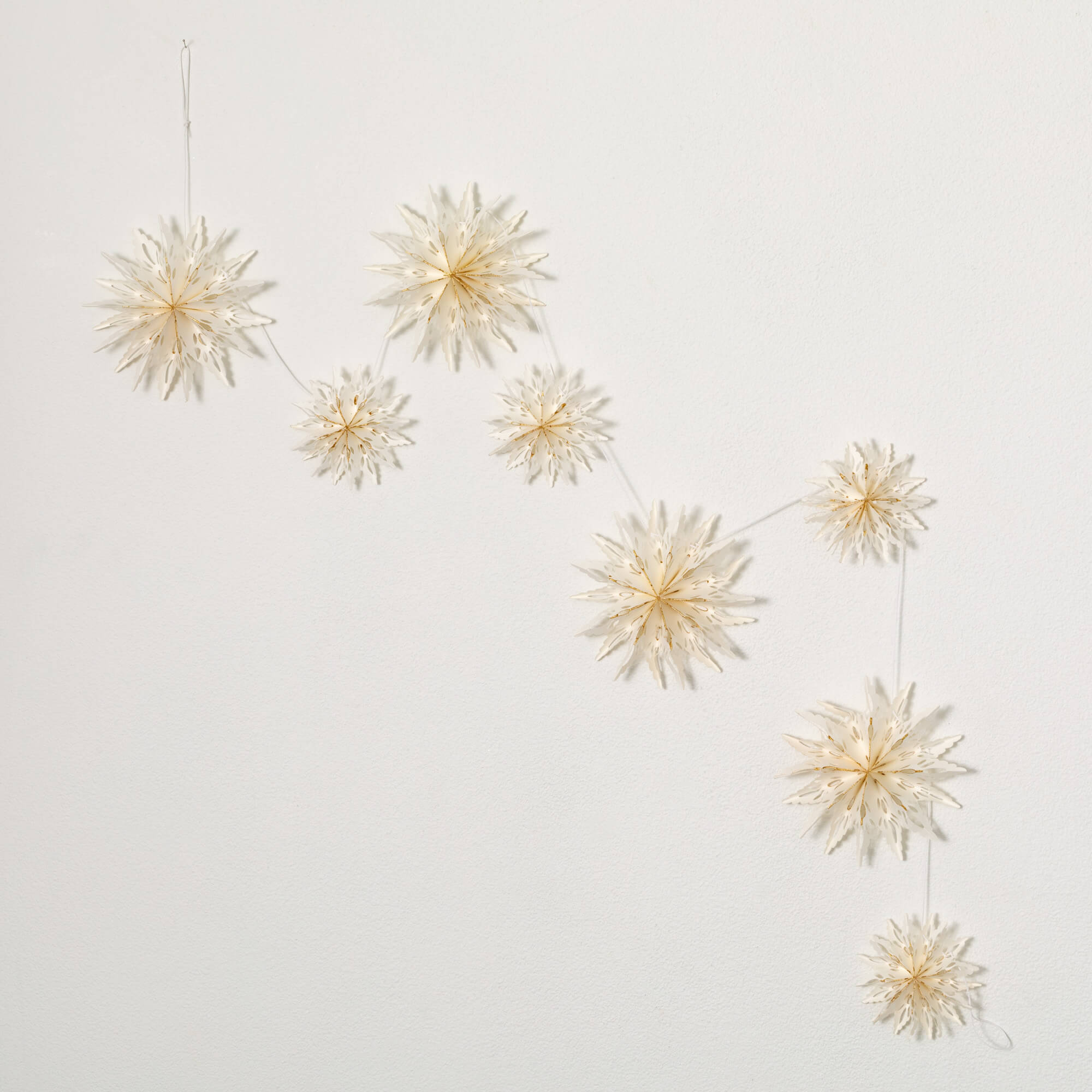 PAPER SNOWFLAKE GARLAND