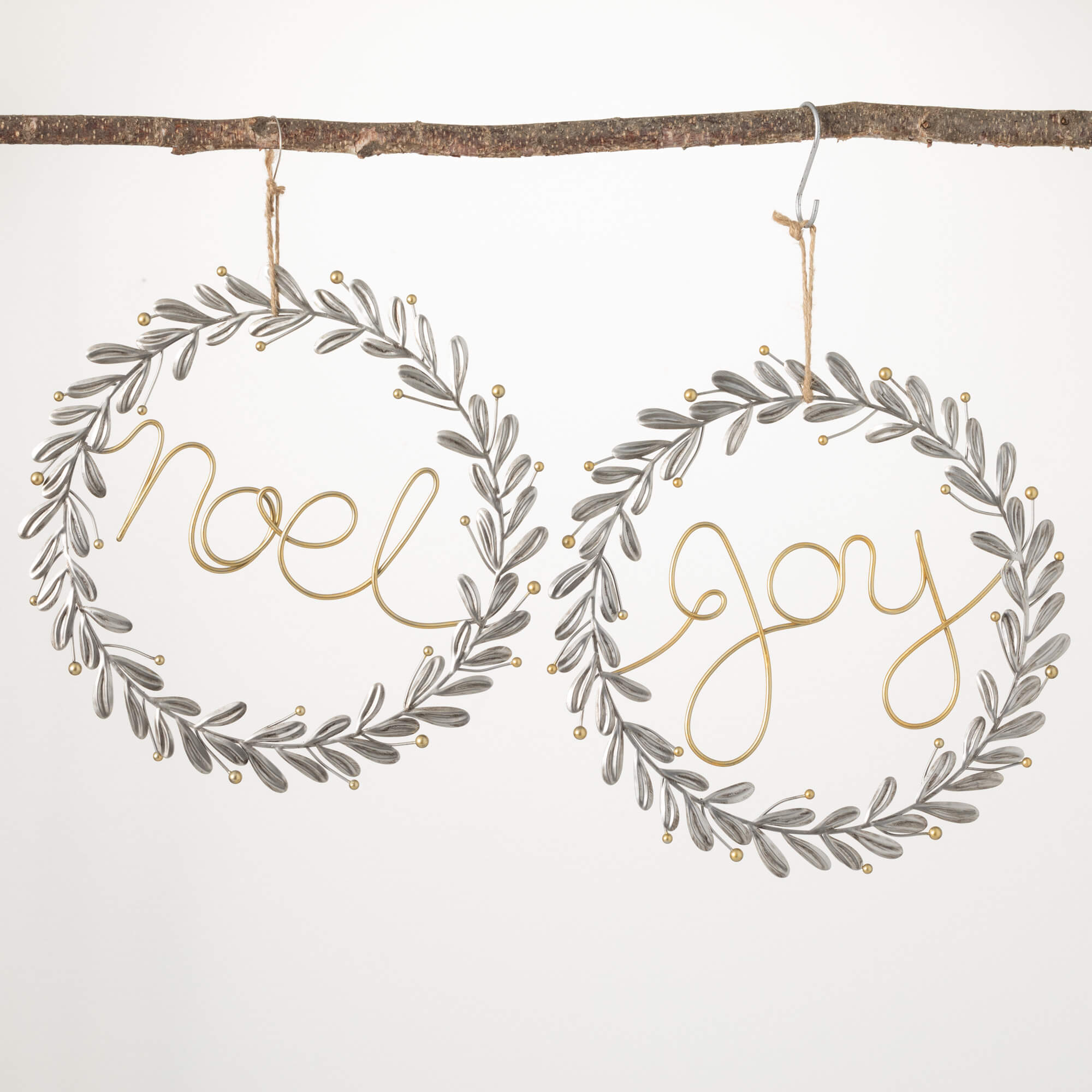 NOEL JOY METAL WREATH DECOR 2