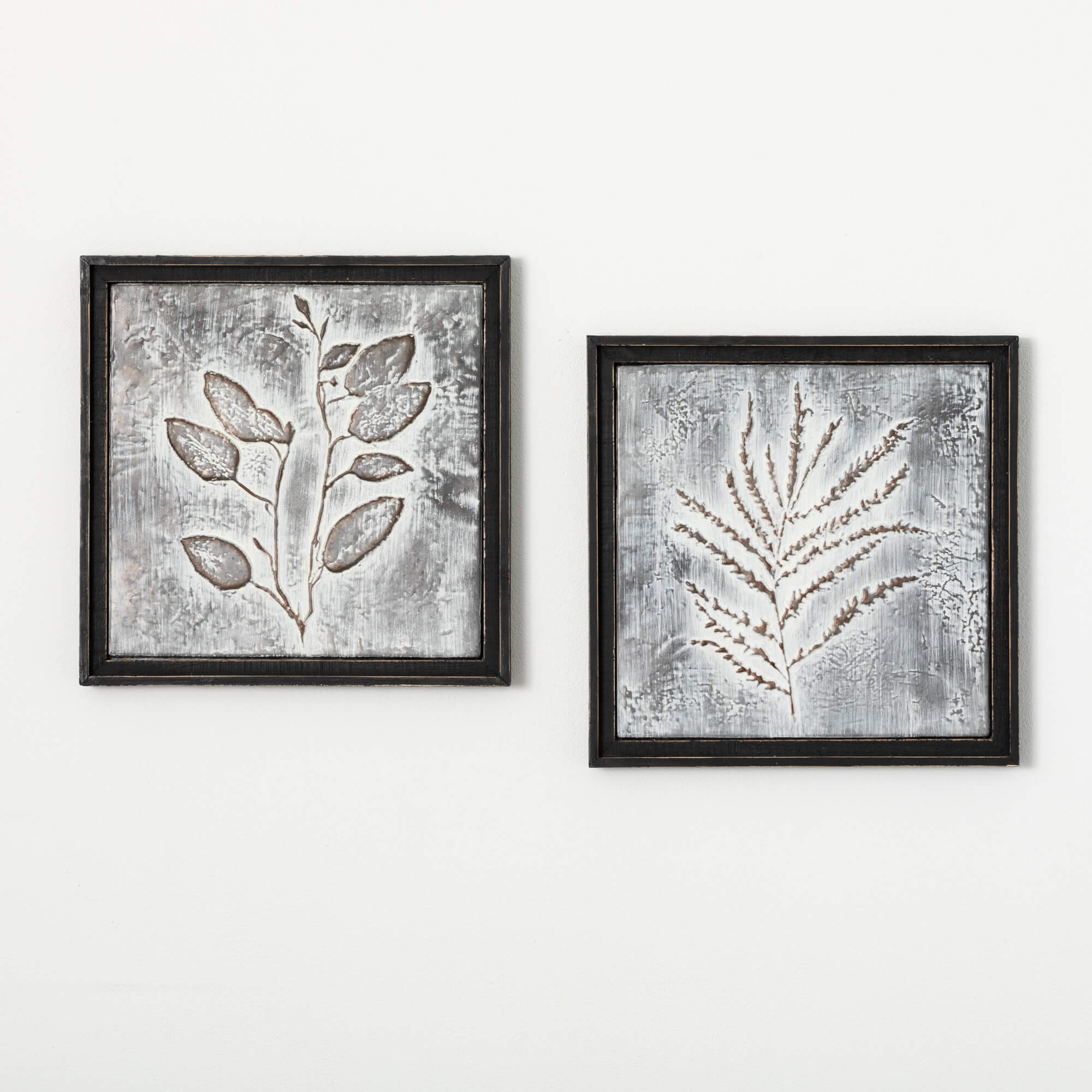 RAISED LEAF METAL WALL DECOR