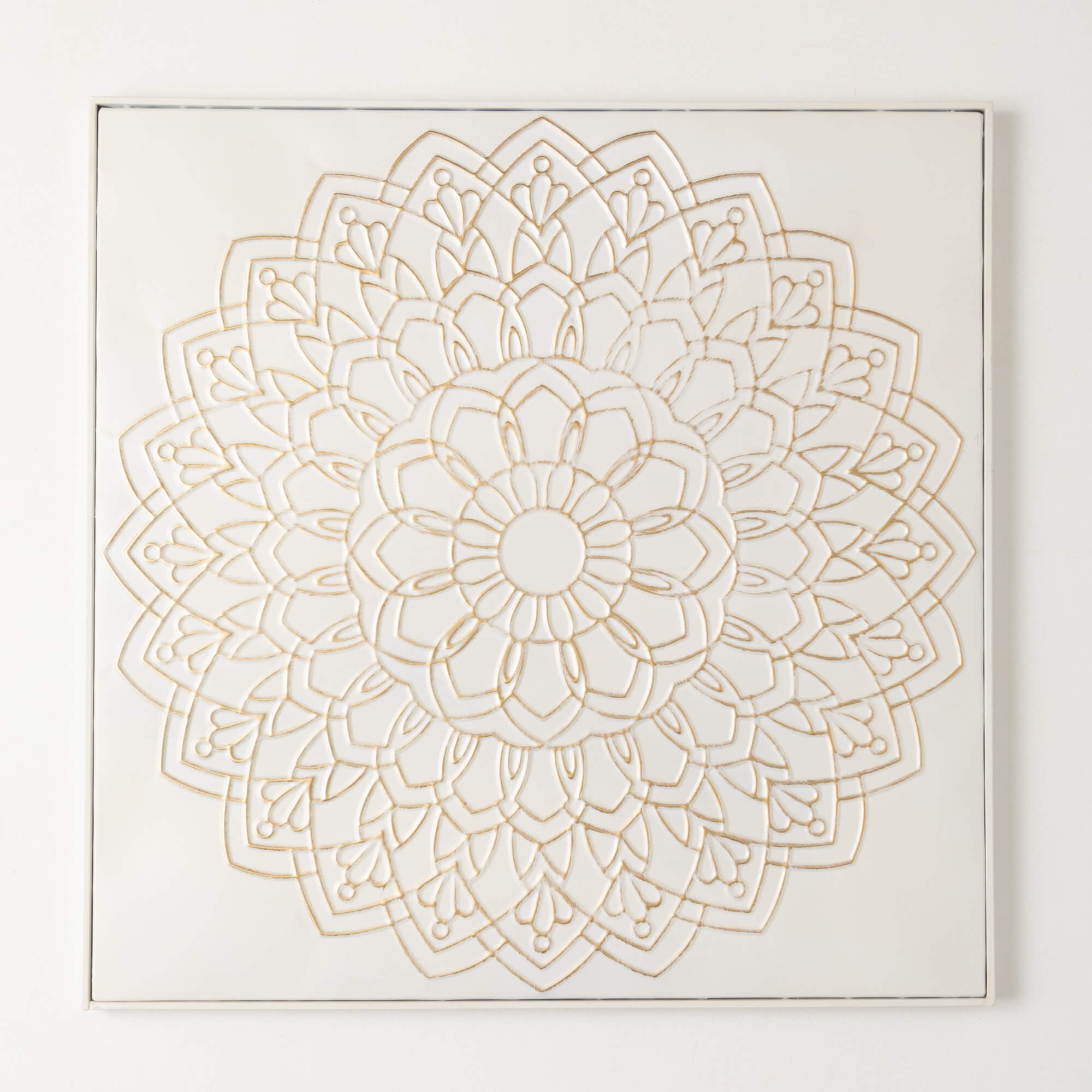 MEDALLION WALL DECOR