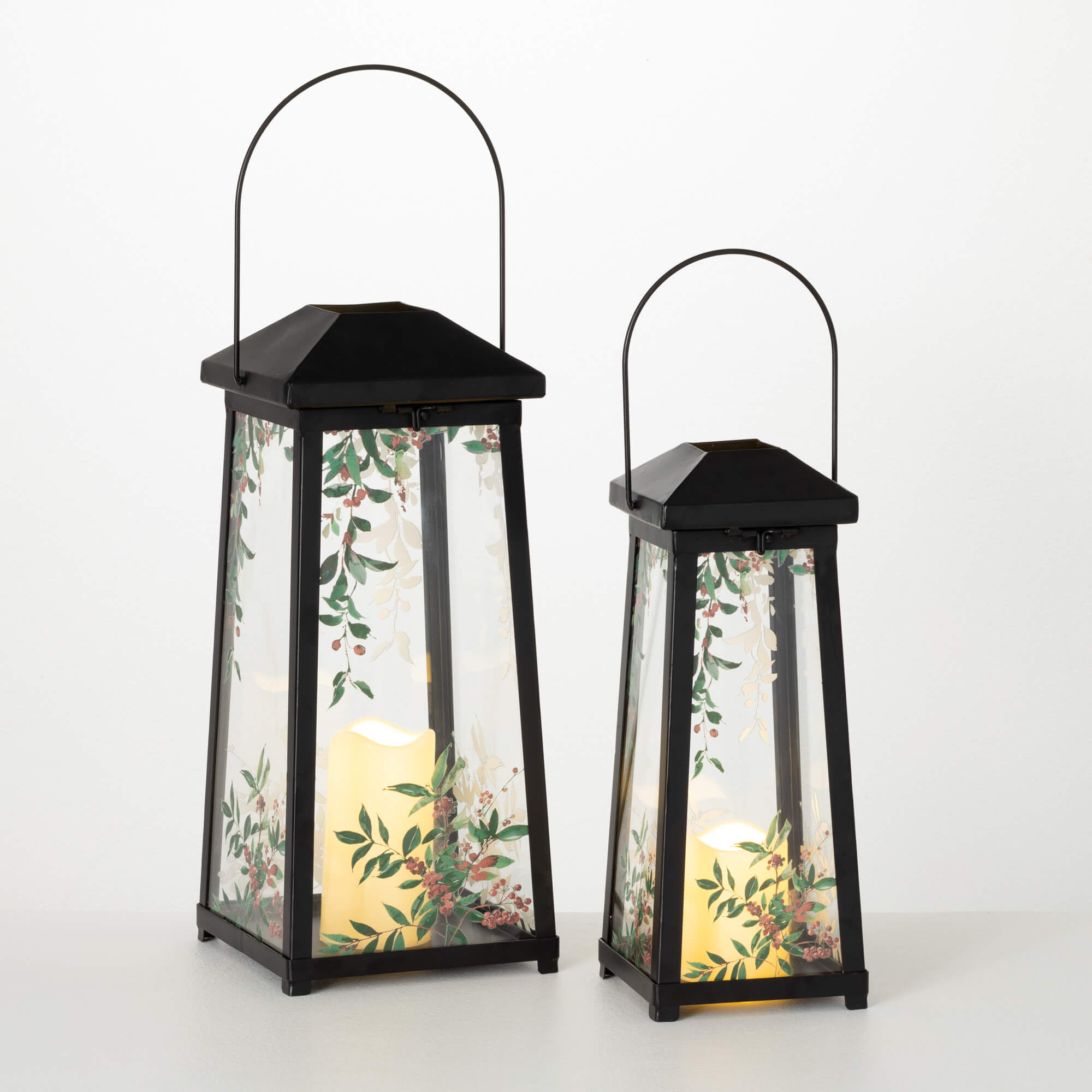 HOLLY AND BERRIES LANTERN SET