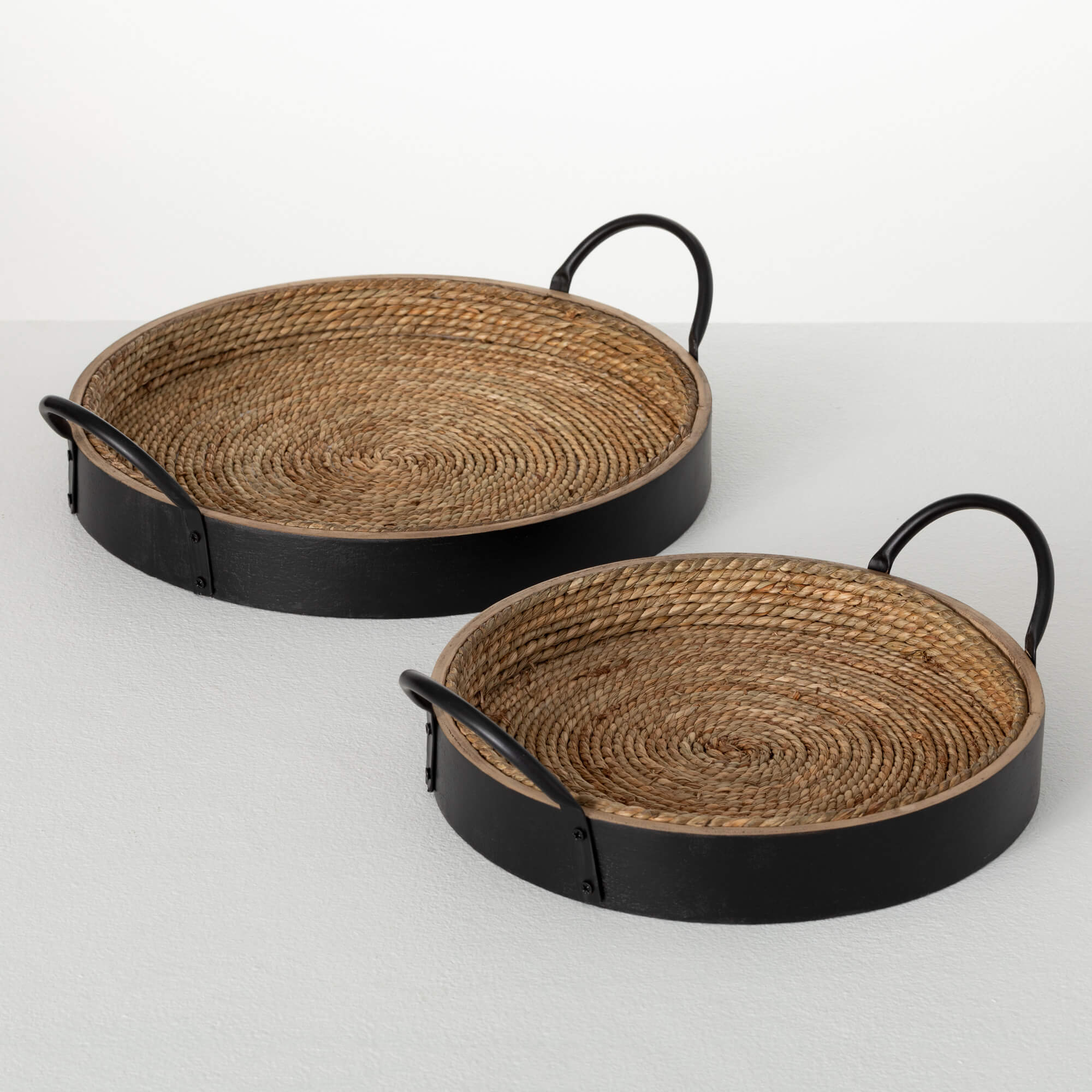 ROUND WOOD & SEAGRASS TRAY SET