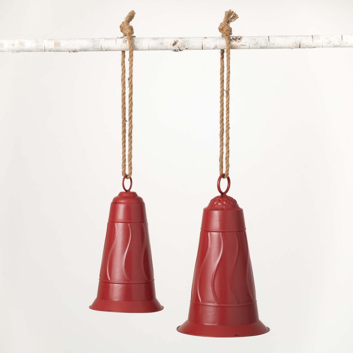 RED METAL BELL ORNAMENT SET