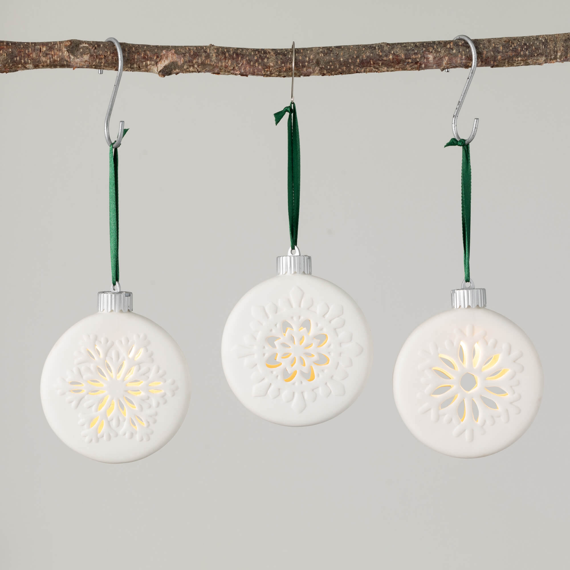 LIGHTED SNOWFLAKE ORNAMENT SET