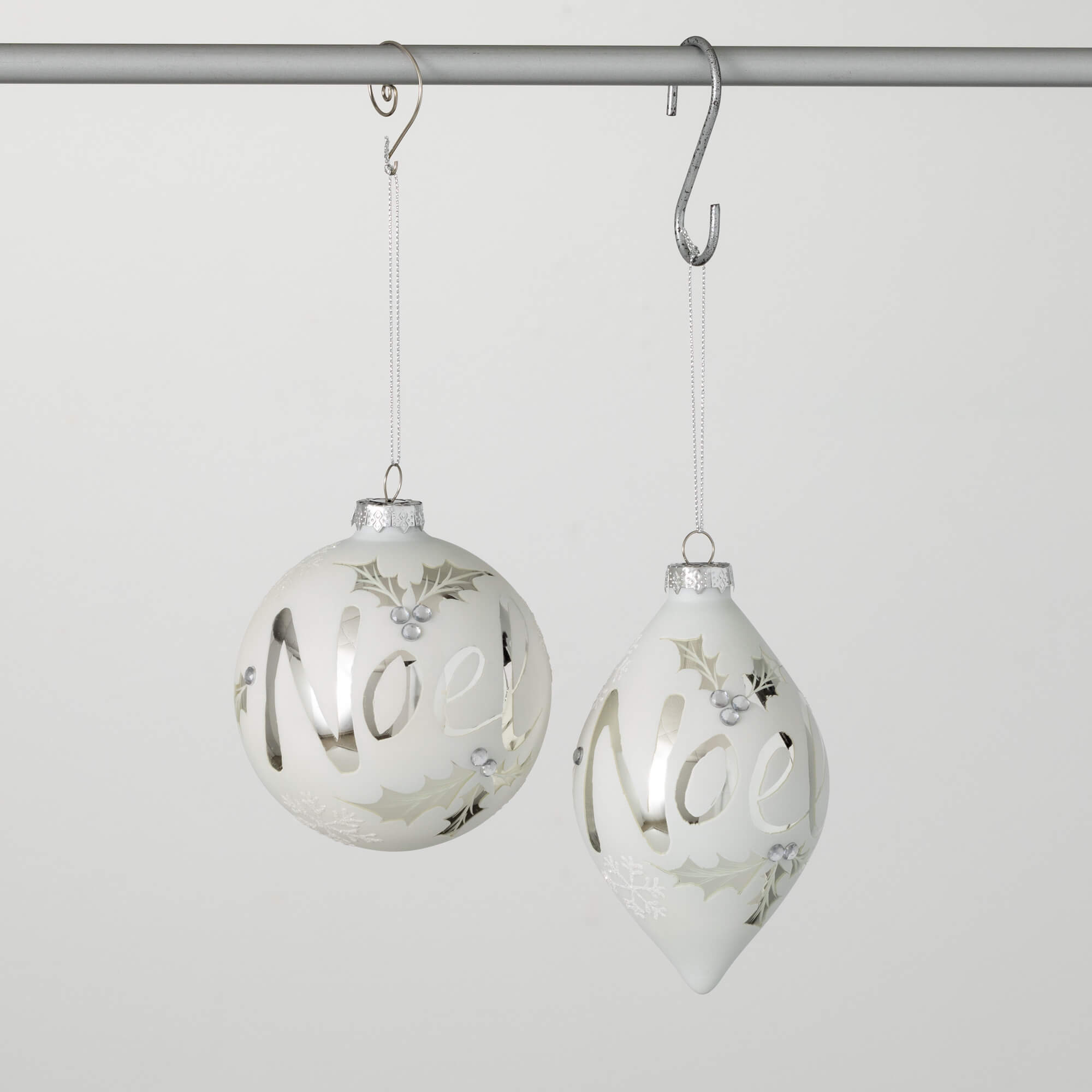 WHITE SILVER NOEL ORNAMENTS