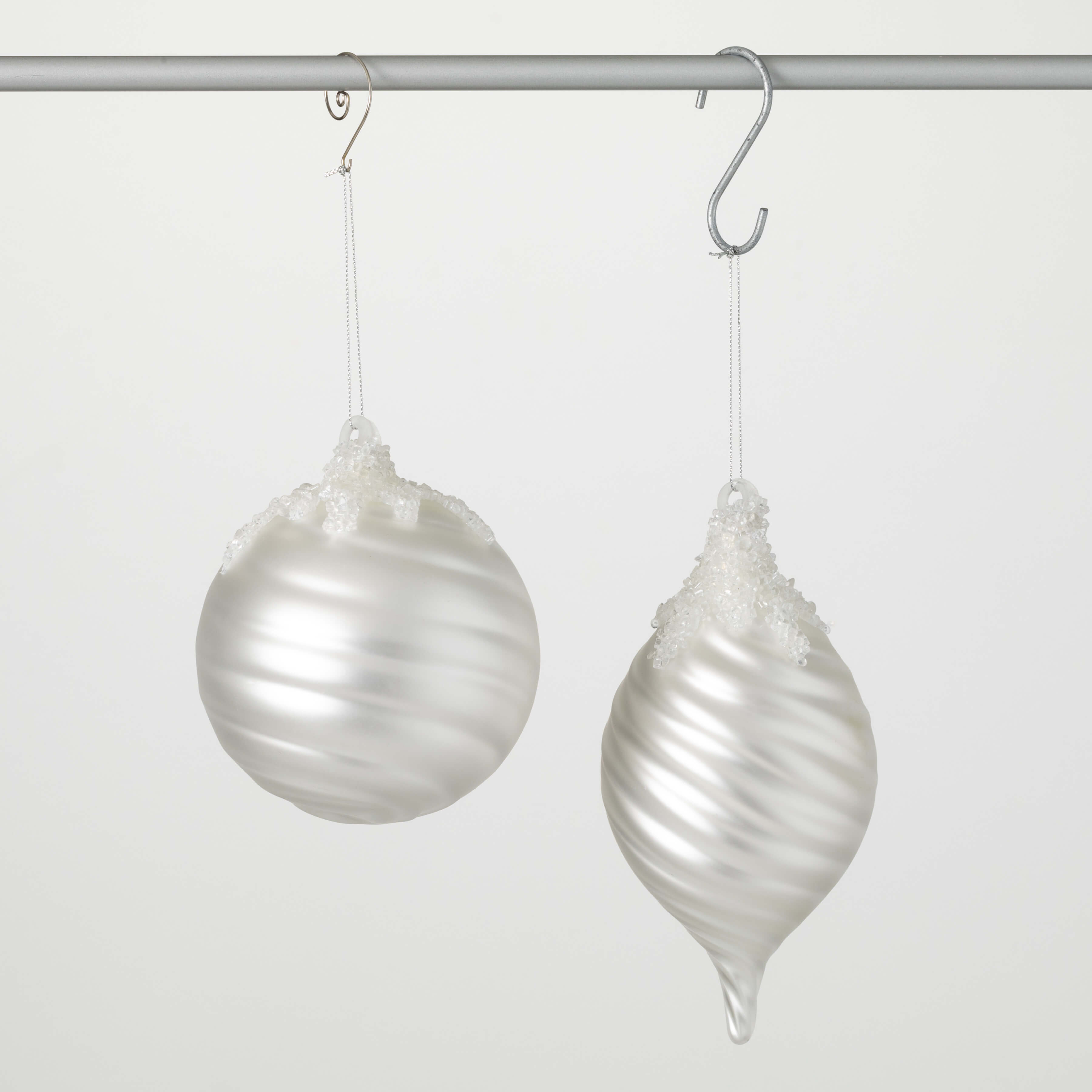 CREAM RIDGED ORNAMENT SET