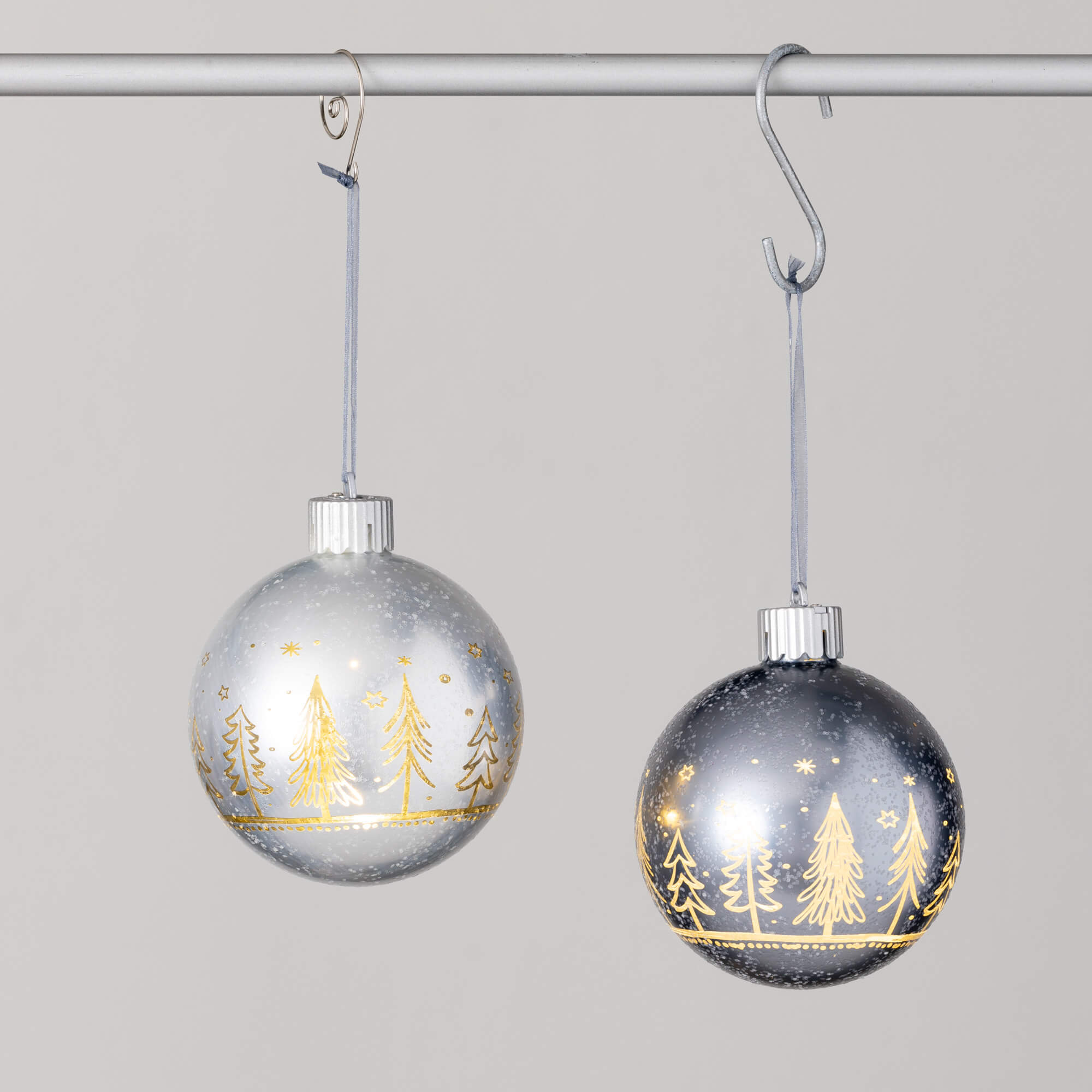 LED SILVER BALL ORNAMENT SET 2