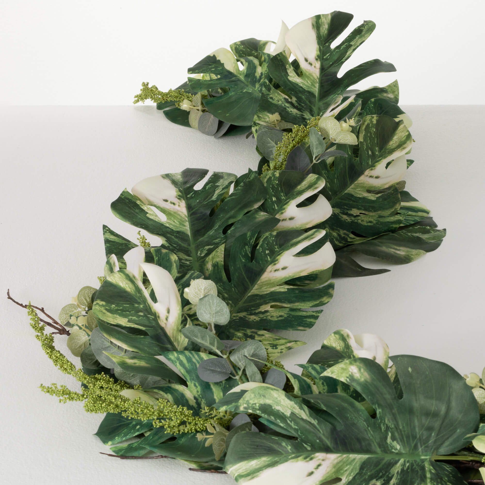 VARIEGATED LEAF GARLAND